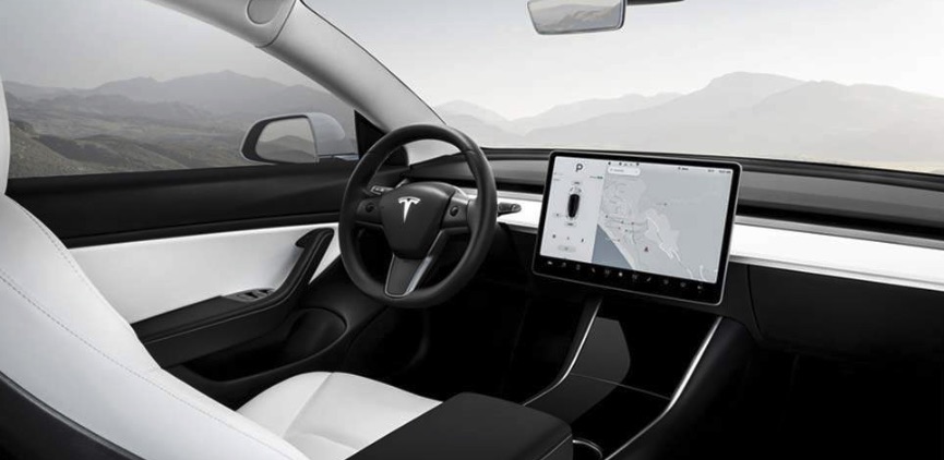 vollelektrische Tesla Model 3 Elektroauto Innenraum